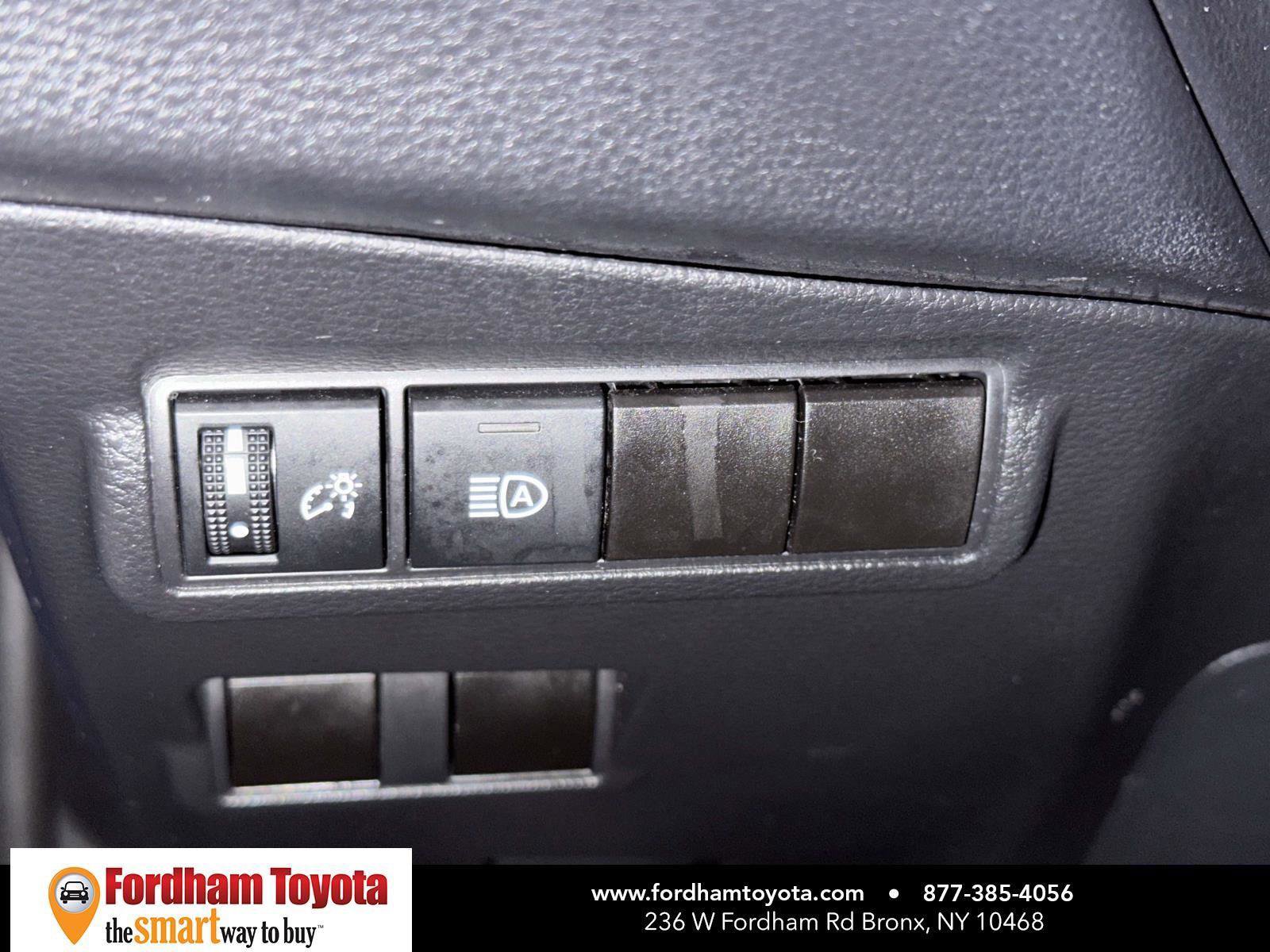 Used 2025 Toyota Corolla Cross XLE image 20