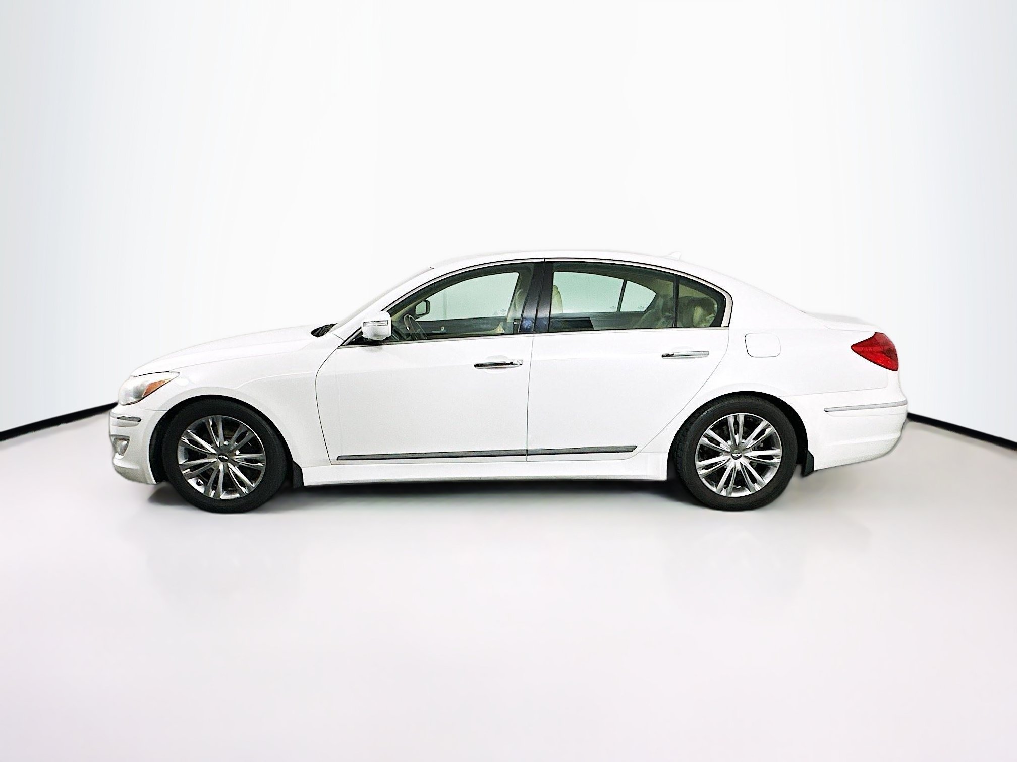 Used 2012 Hyundai Genesis 4.6 RWD image 4