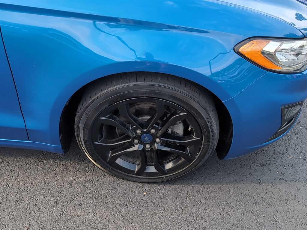 Used 2019 Ford Fusion SE w/ Equipment Group 151A FWD image 3