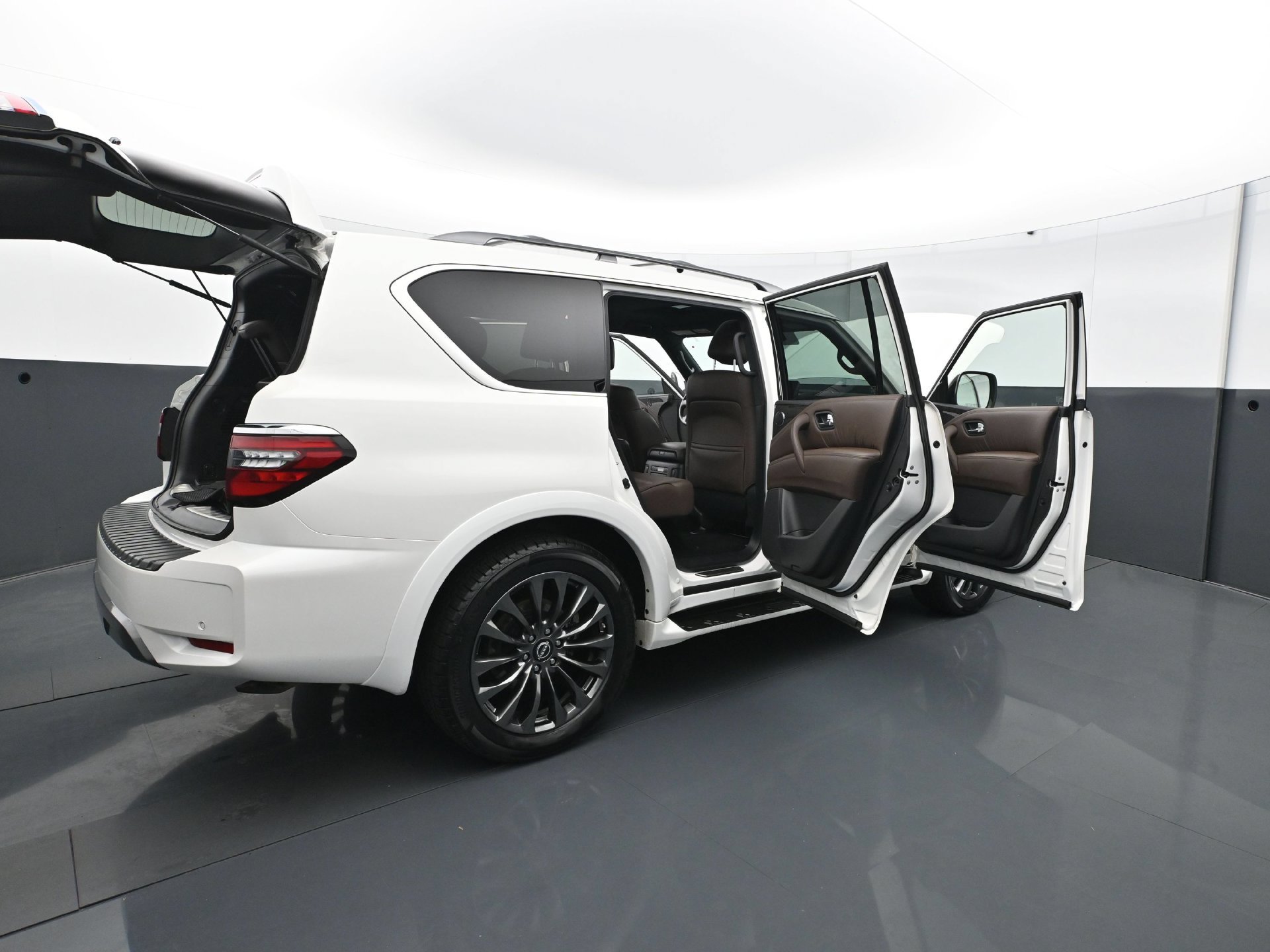 Used 2024 Nissan Armada Platinum w/ Captain's Chairs Package AWD/4WD image 38