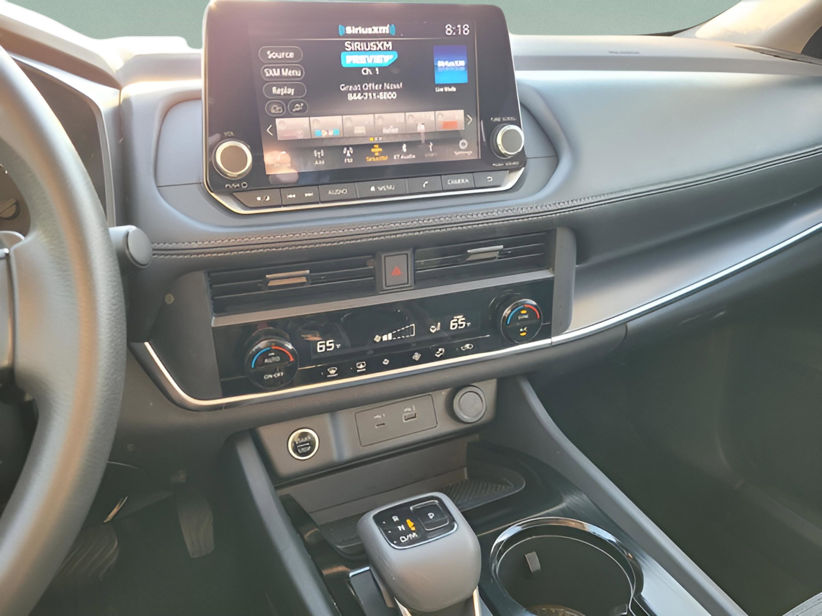 Used 2023 Nissan Rogue SV image 13