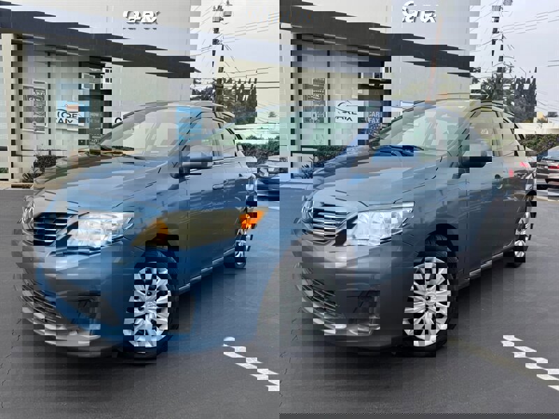 Used 2013 Toyota Corolla LE image 2