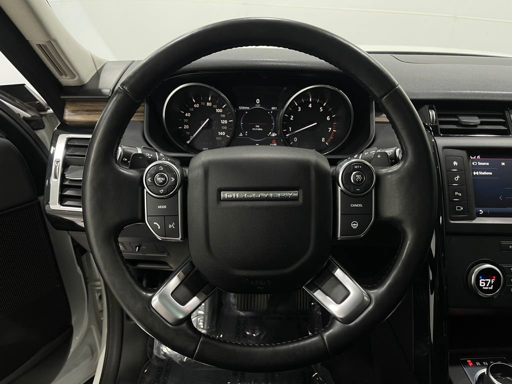 Used 2017 Land Rover Discovery SE image 22