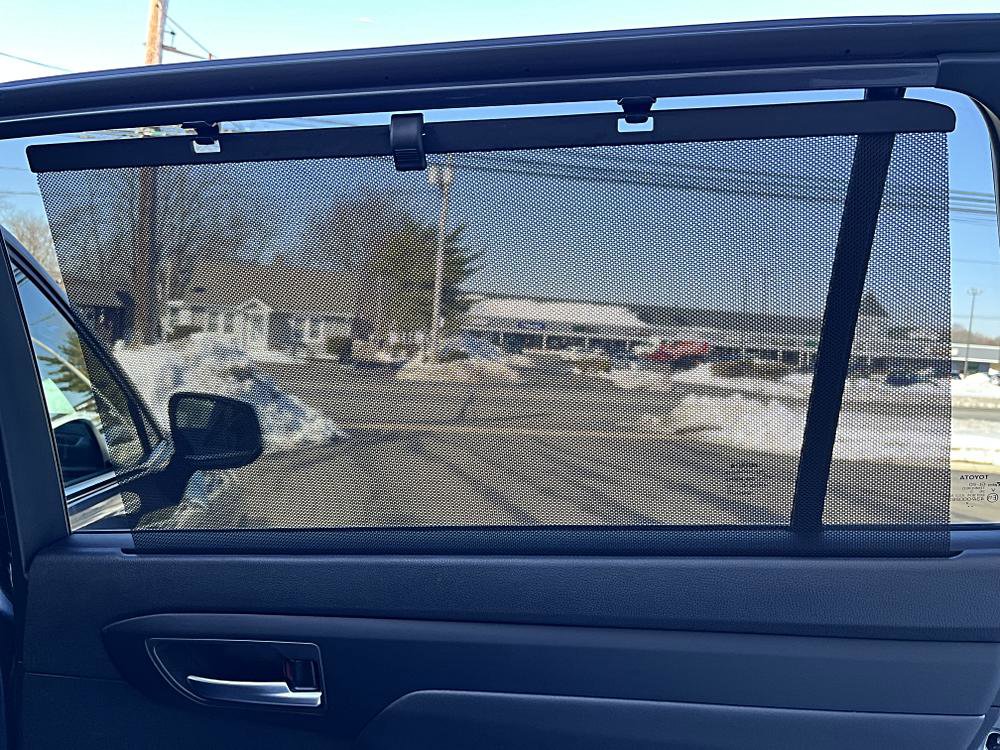 Used 2023 Toyota Highlander XLE AWD/4WD image 27