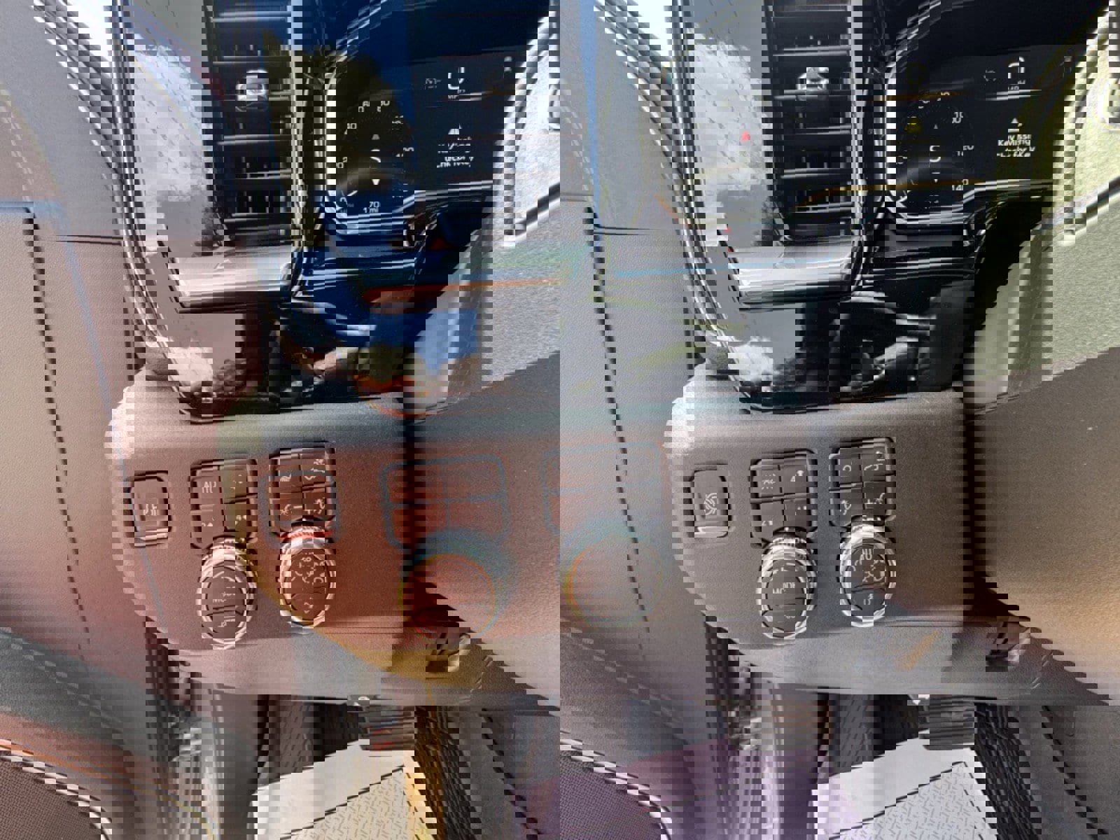 New 2025 GMC Sierra 1500 Elevation w/ Elevation Premium Package image 18