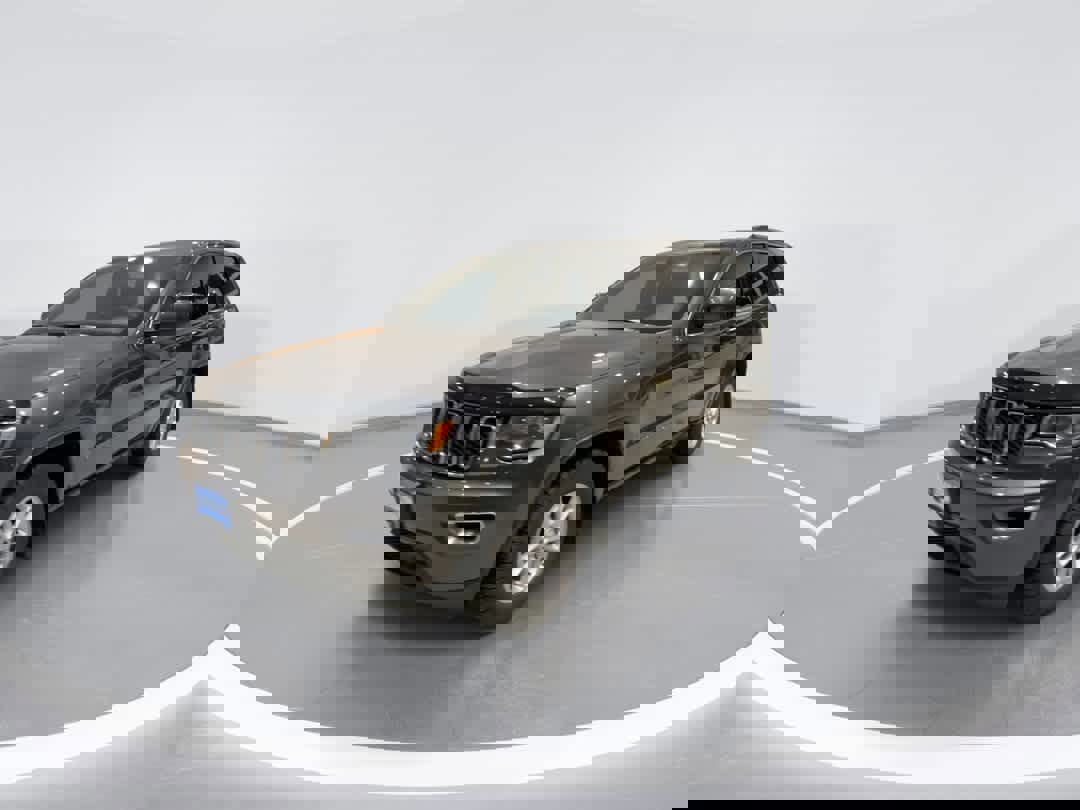 Used 2020 Jeep Grand Cherokee Laredo image 4