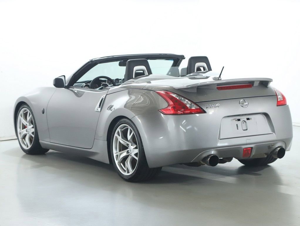 Used 2010 Nissan 370Z Roadster RWD image 38