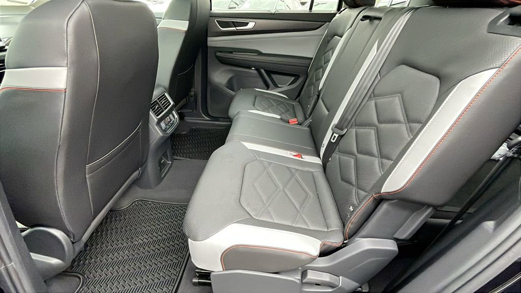 New 2025 Volkswagen Atlas Peak Edition SE AWD/4WD image 16