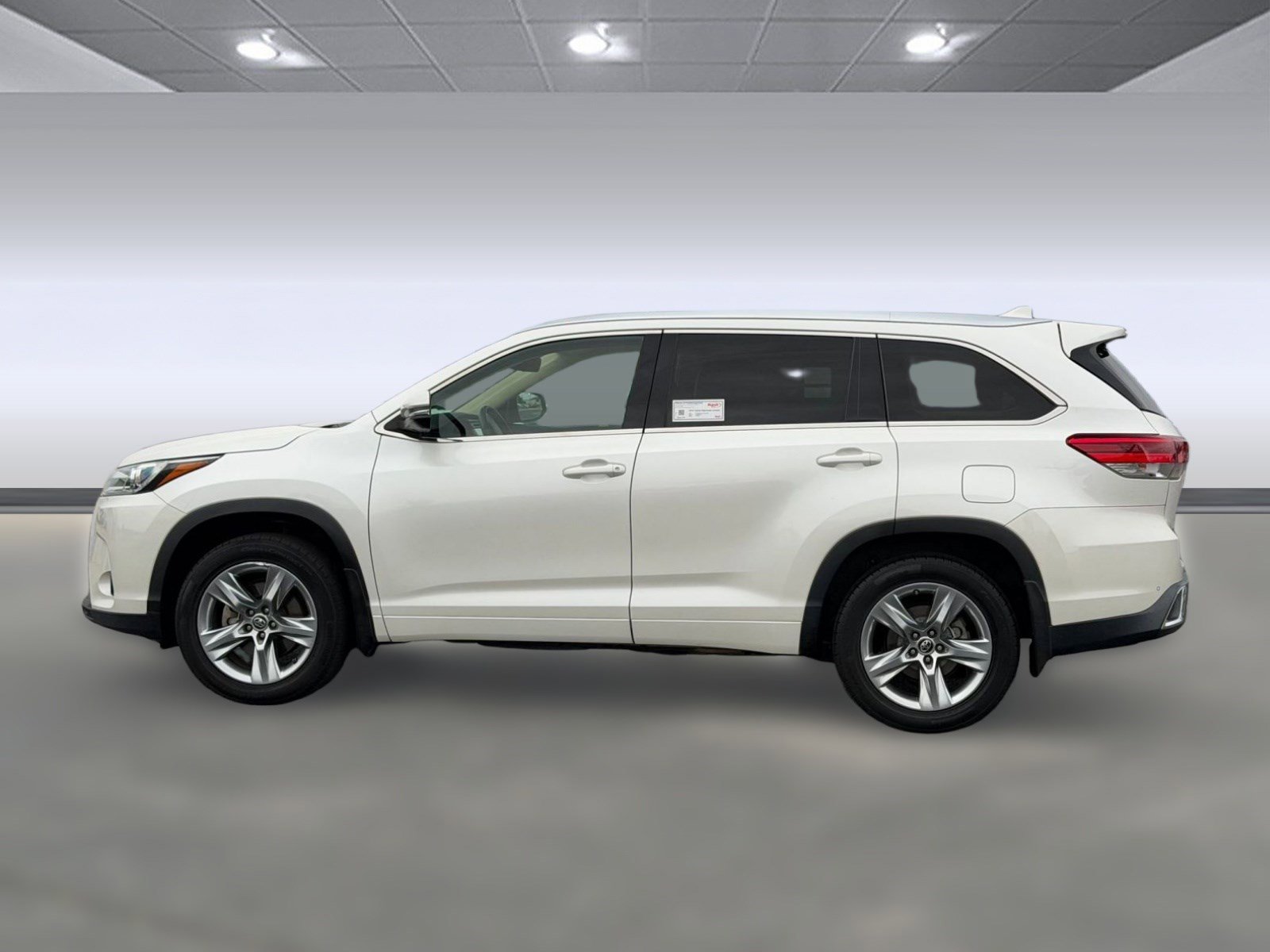 Used 2018 Toyota Highlander Limited AWD/4WD image 2