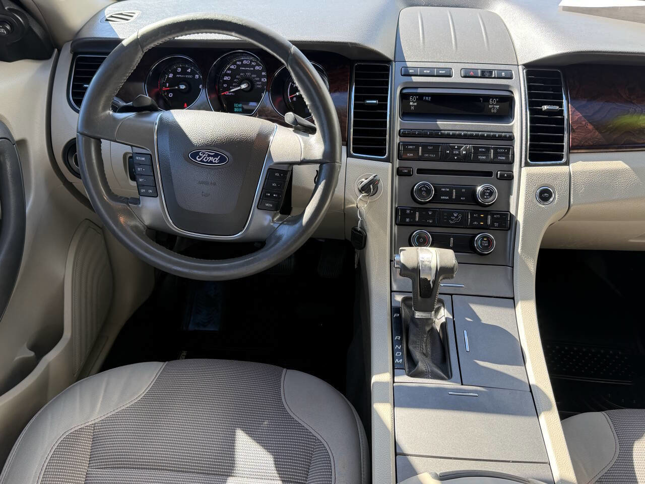 Used 2010 Ford Taurus SEL image 6