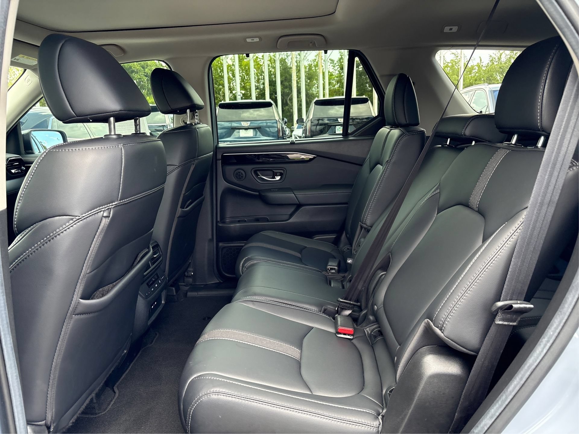 Used 2025 Honda Pilot Touring image 9