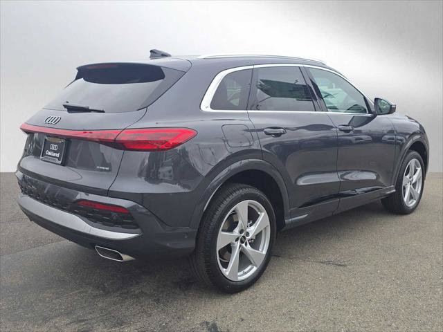 Used 2025 Audi Q5 Premium Plus w/ Premium Plus AWD/4WD image 3