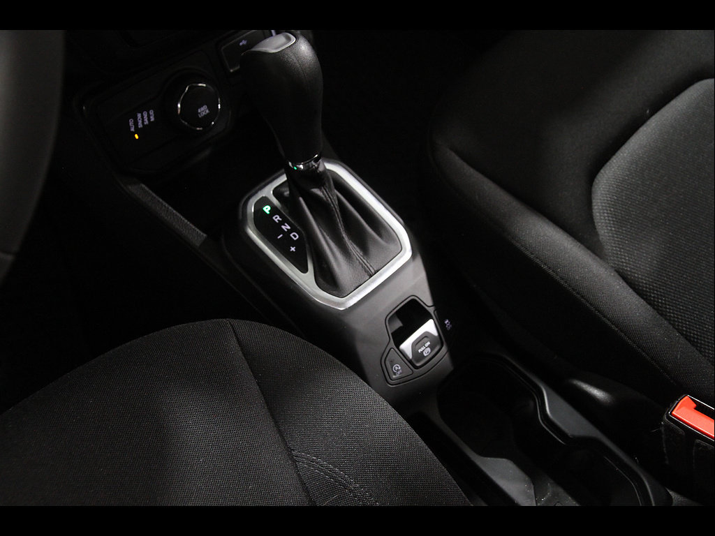 Used 2023 Jeep Renegade Latitude AWD/4WD image 16