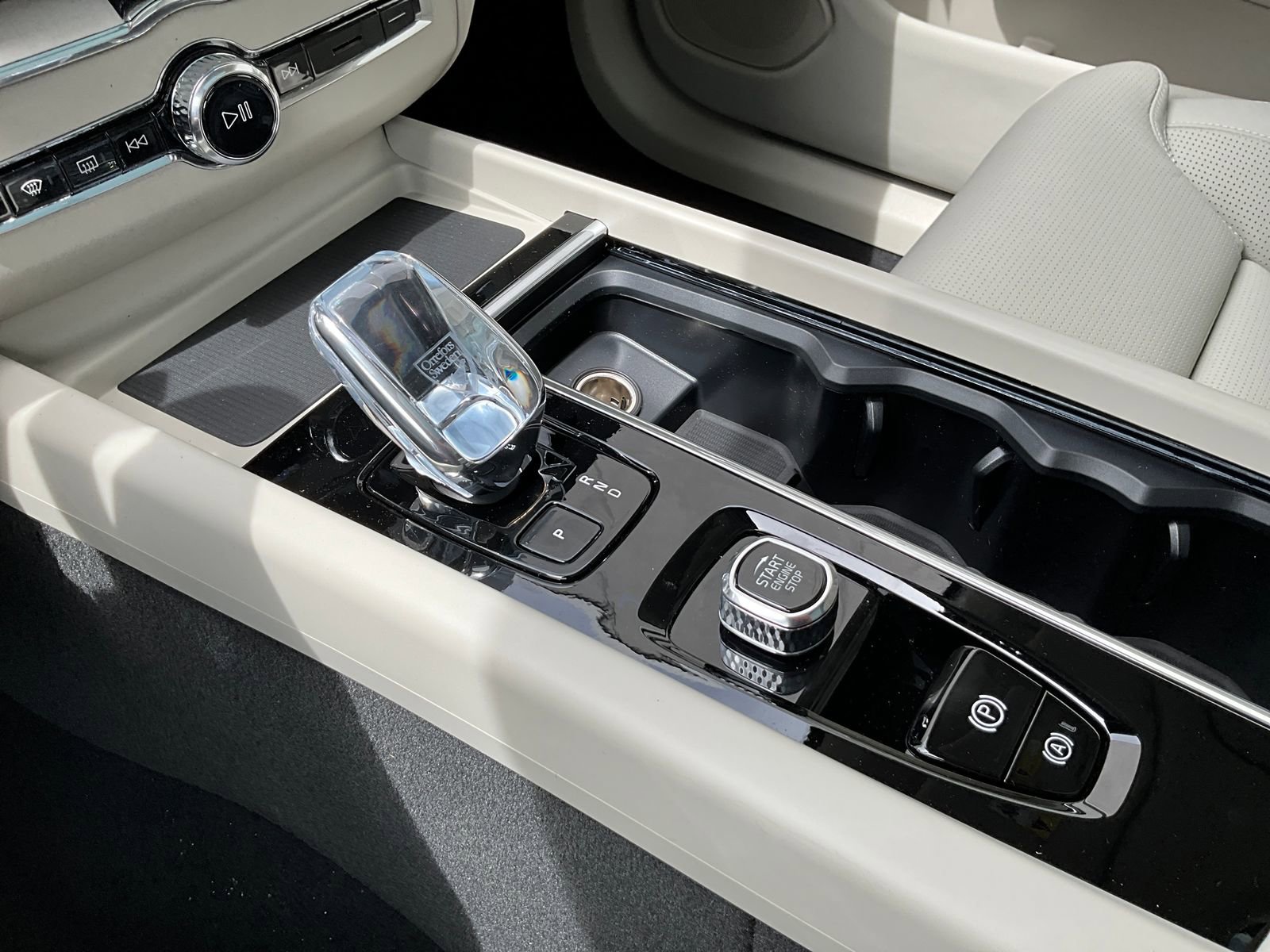 New 2026 Volvo XC60 B5 Ultra w/ Climate Package AWD/4WD image 26