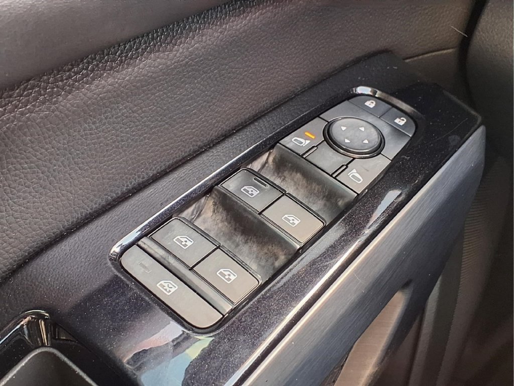 Used 2023 Nissan Pathfinder SL FWD image 17