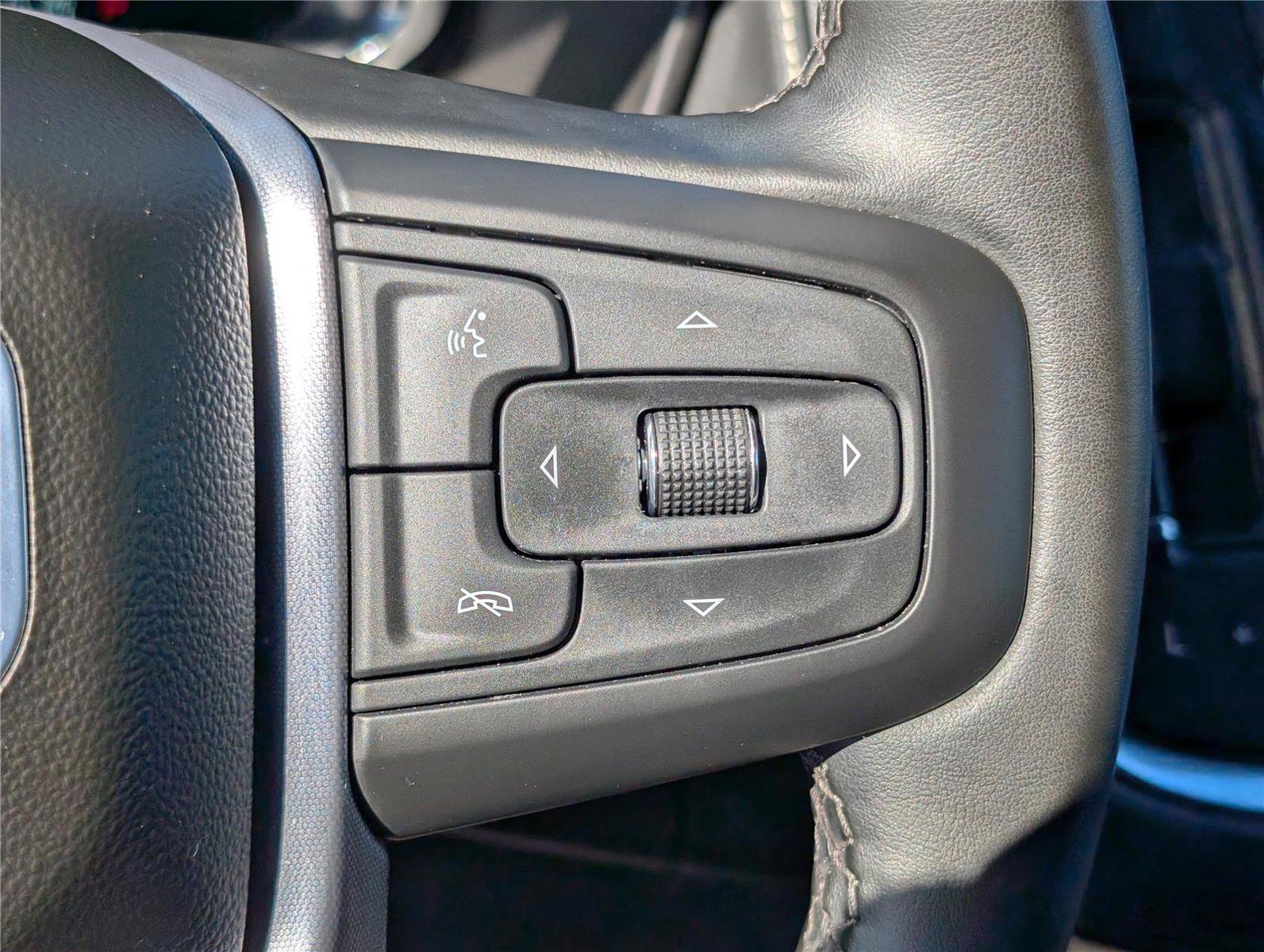 Used 2024 GMC Yukon SLT image 26