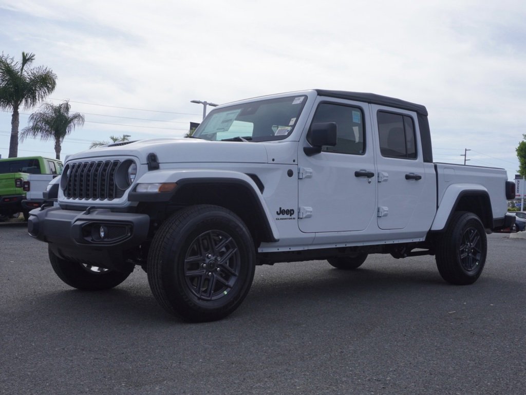New 2025 Jeep Gladiator Sport S image 9
