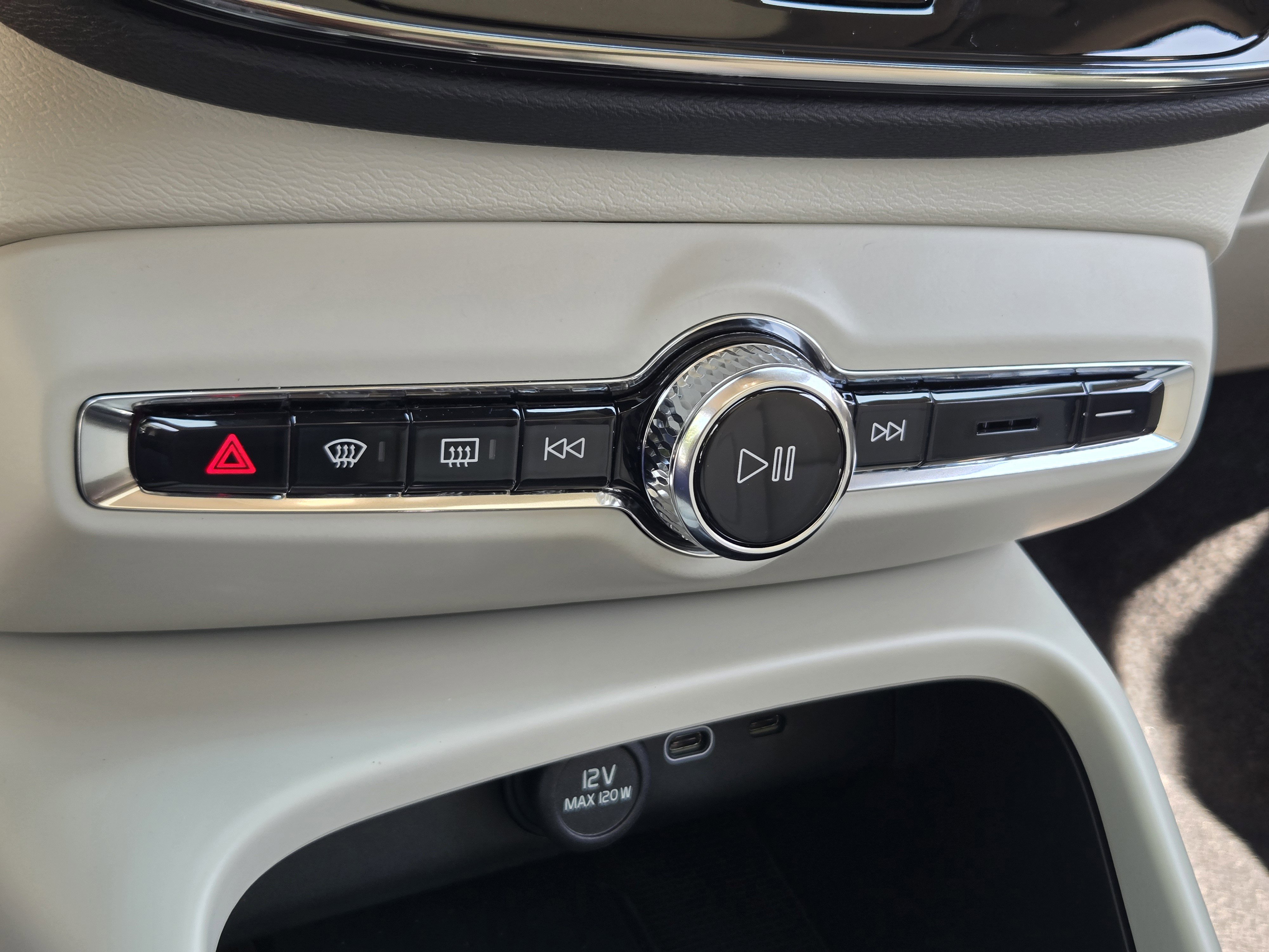 New 2026 Volvo XC40 B5 Plus w/ Protection Package Premier image 22