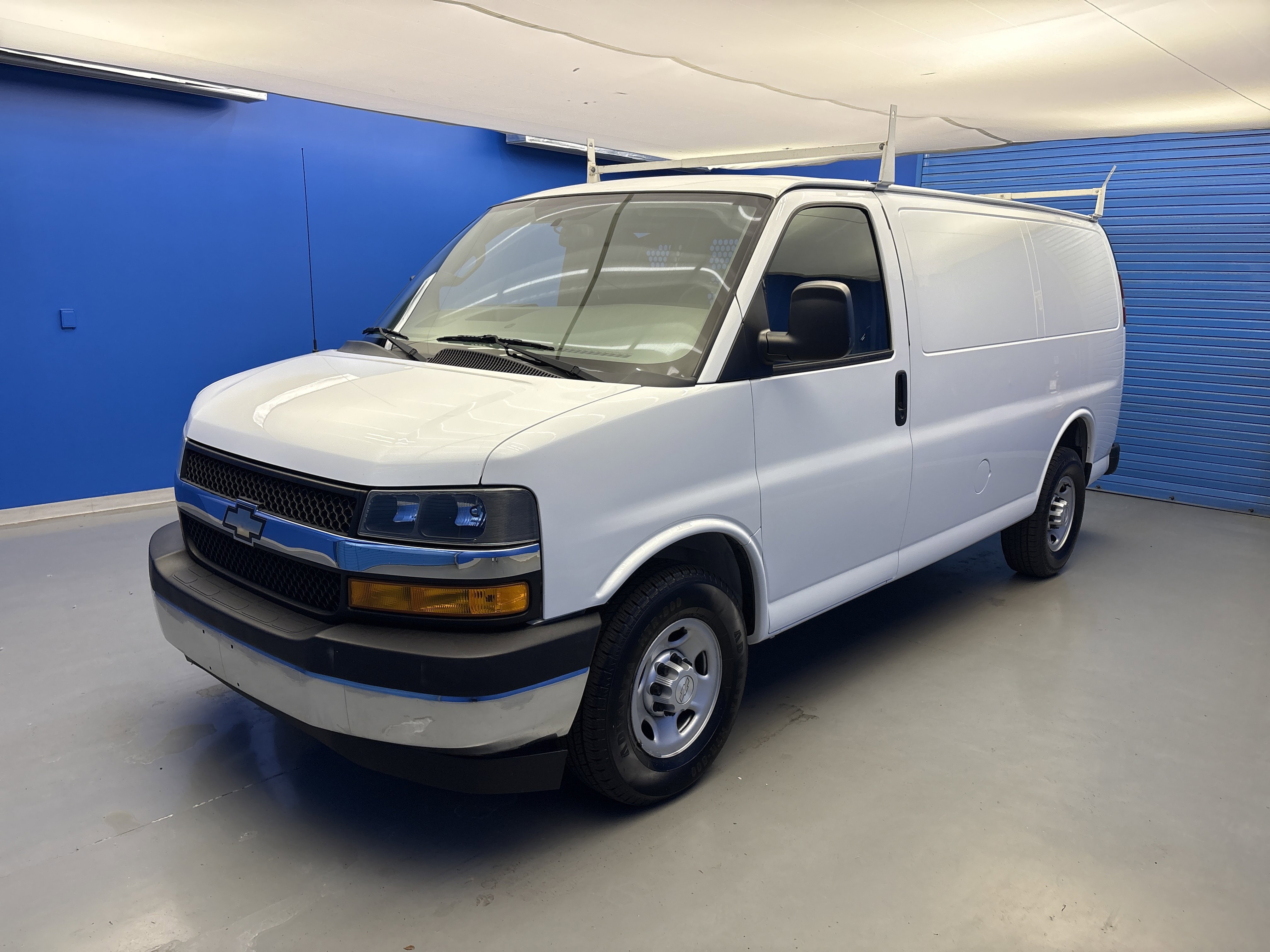 Used 2018 Chevrolet Express 2500 w/ Driver Convenience Package RWD image 8