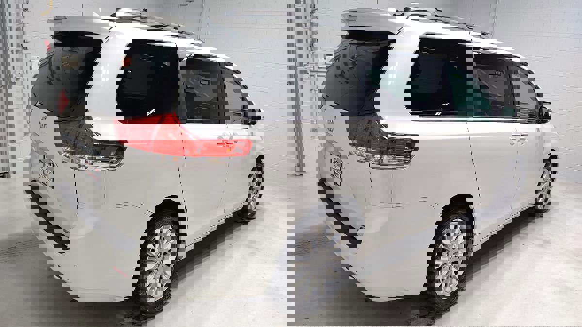 Used 2013 Toyota Sienna Limited w/ Premium Pkg image 6