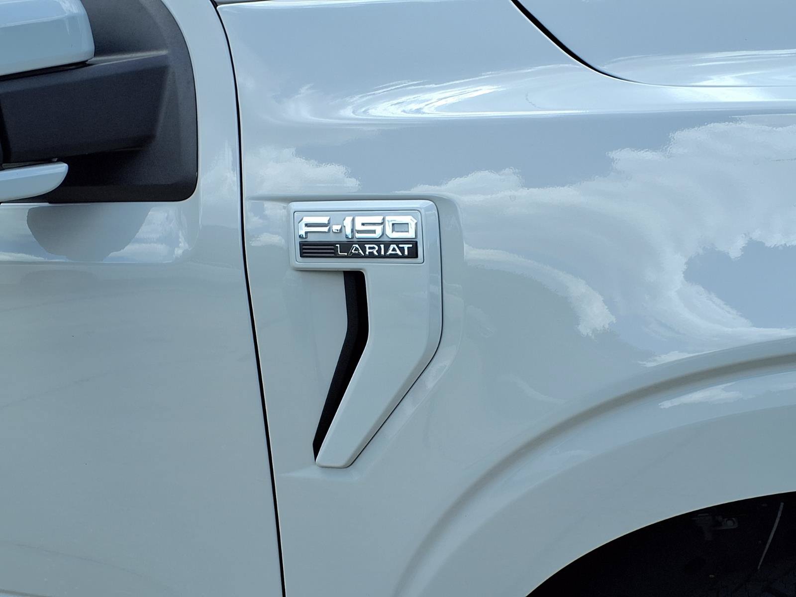 Used 2023 Ford F150 Lariat AWD/4WD image 9