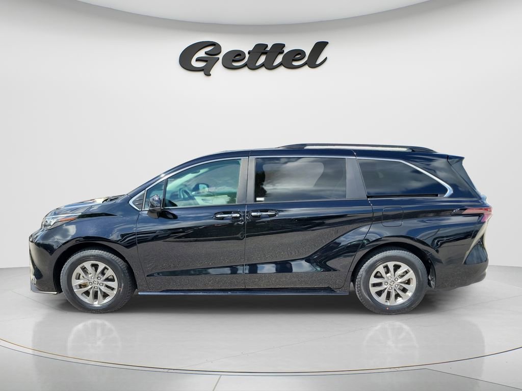 Certified 2024 Toyota Sienna XLE FWD image 8