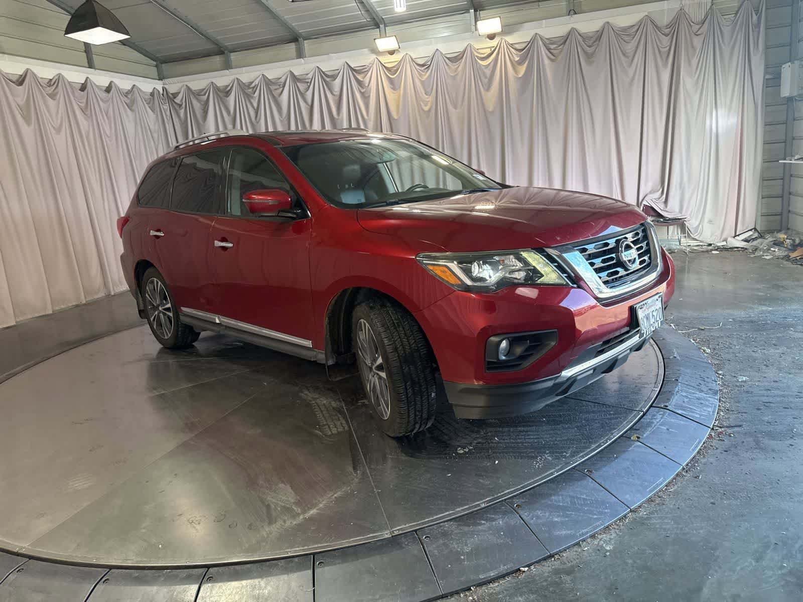 Used 2018 Nissan Pathfinder Platinum FWD image 3