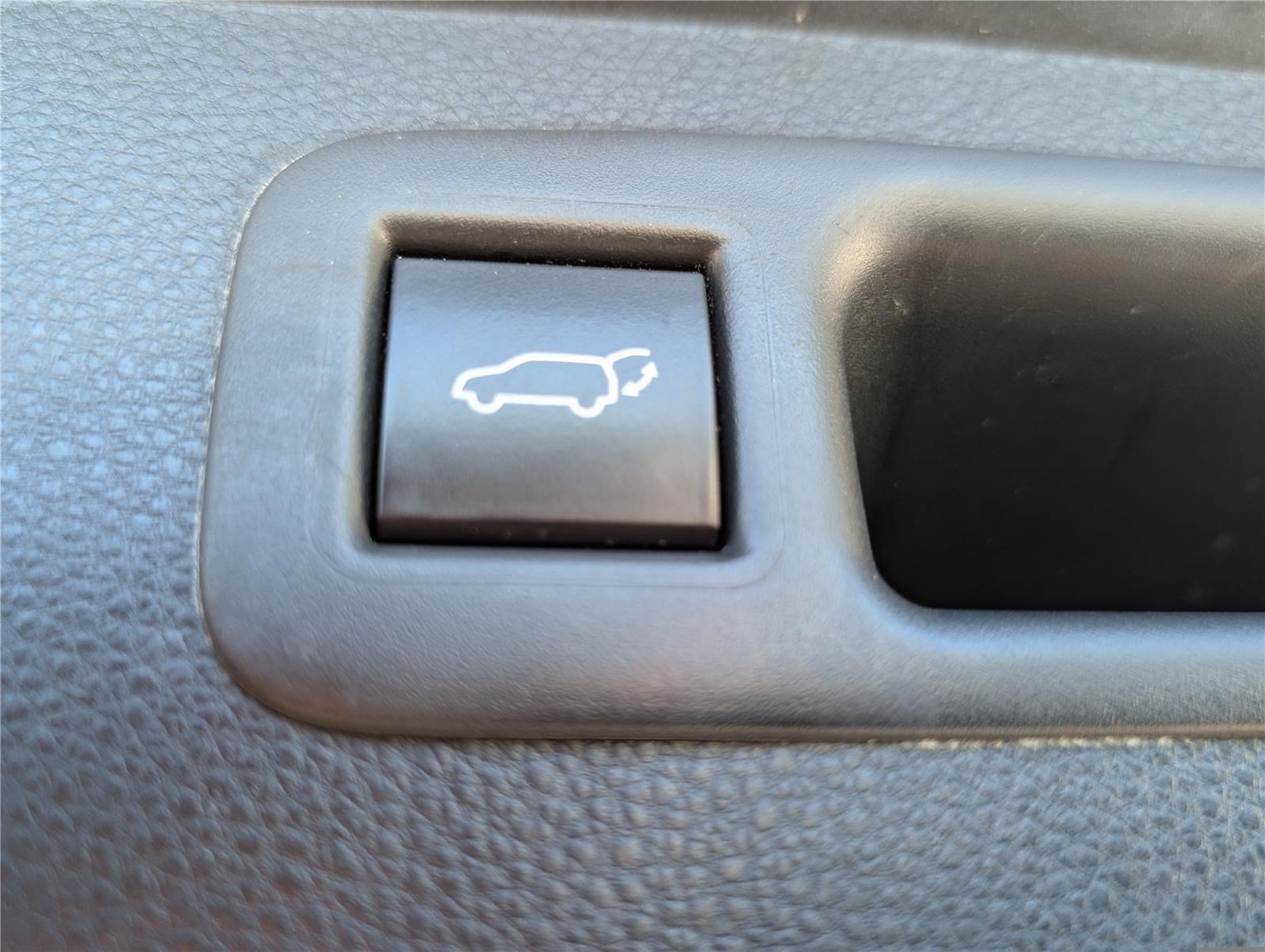 Used 2020 Toyota Highlander XLE AWD/4WD image 15