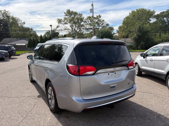 Used 2018 Chrysler Pacifica Limited w/ Advanced Safetytec Group FWD image 3