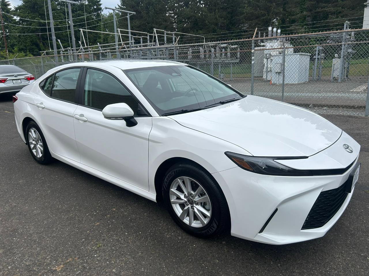 Used 2025 Toyota Camry LE w/ Convenience Package FWD image 3