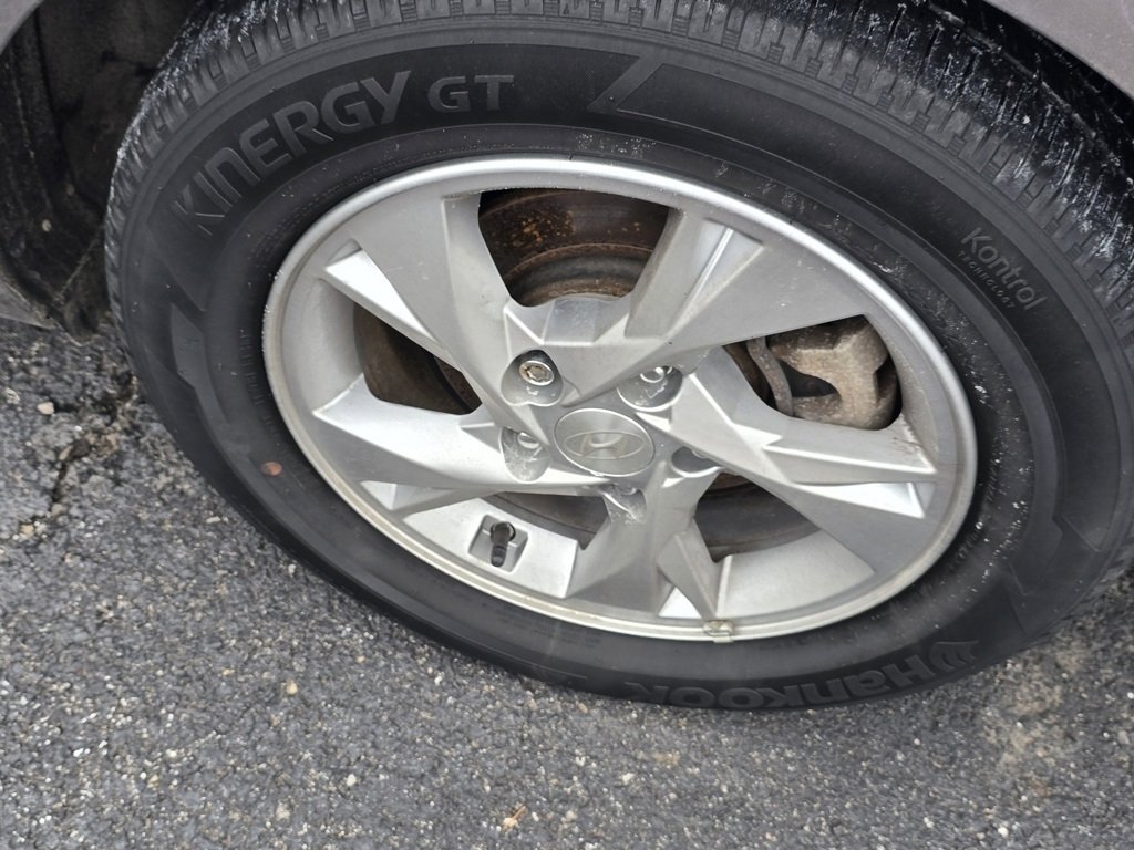 Used 2021 Hyundai Elantra SE image 12