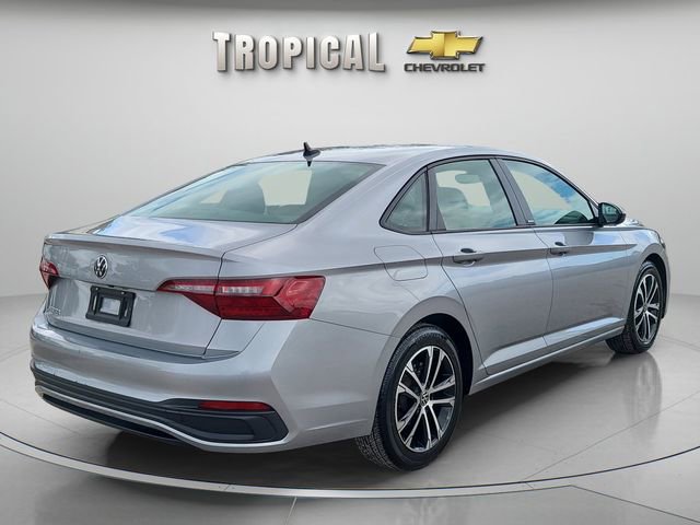 Used 2023 Volkswagen Jetta Sport image 3