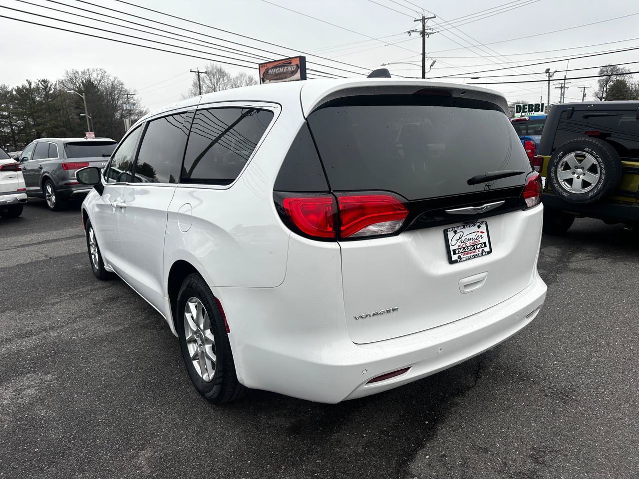 Used 2022 Chrysler Voyager LX FWD image 7