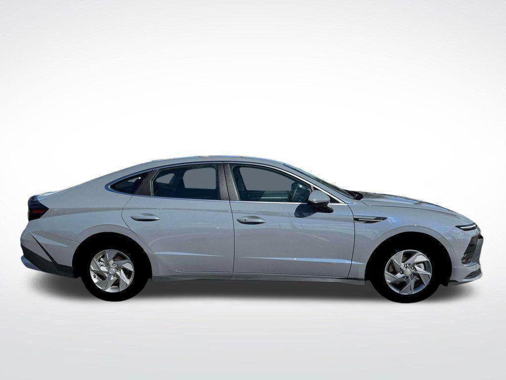 New 2026 Hyundai Sonata SE FWD image 9