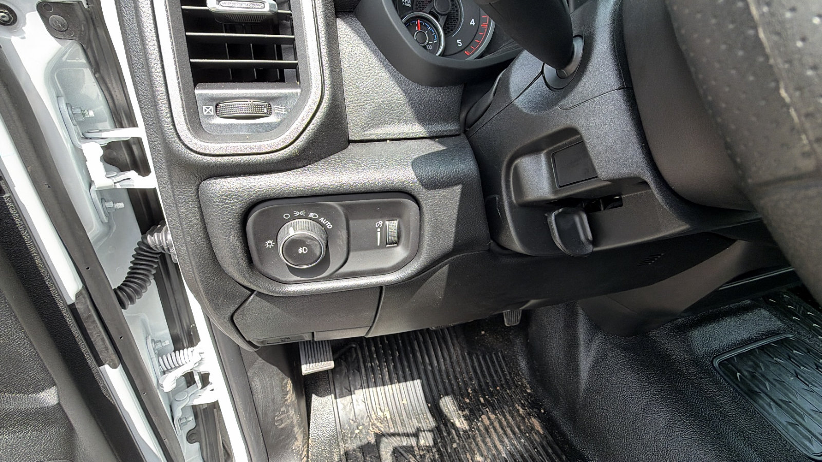 New 2026 RAM 5500 Tradesman w/ Chrome Appearance Group AWD/4WD image 21