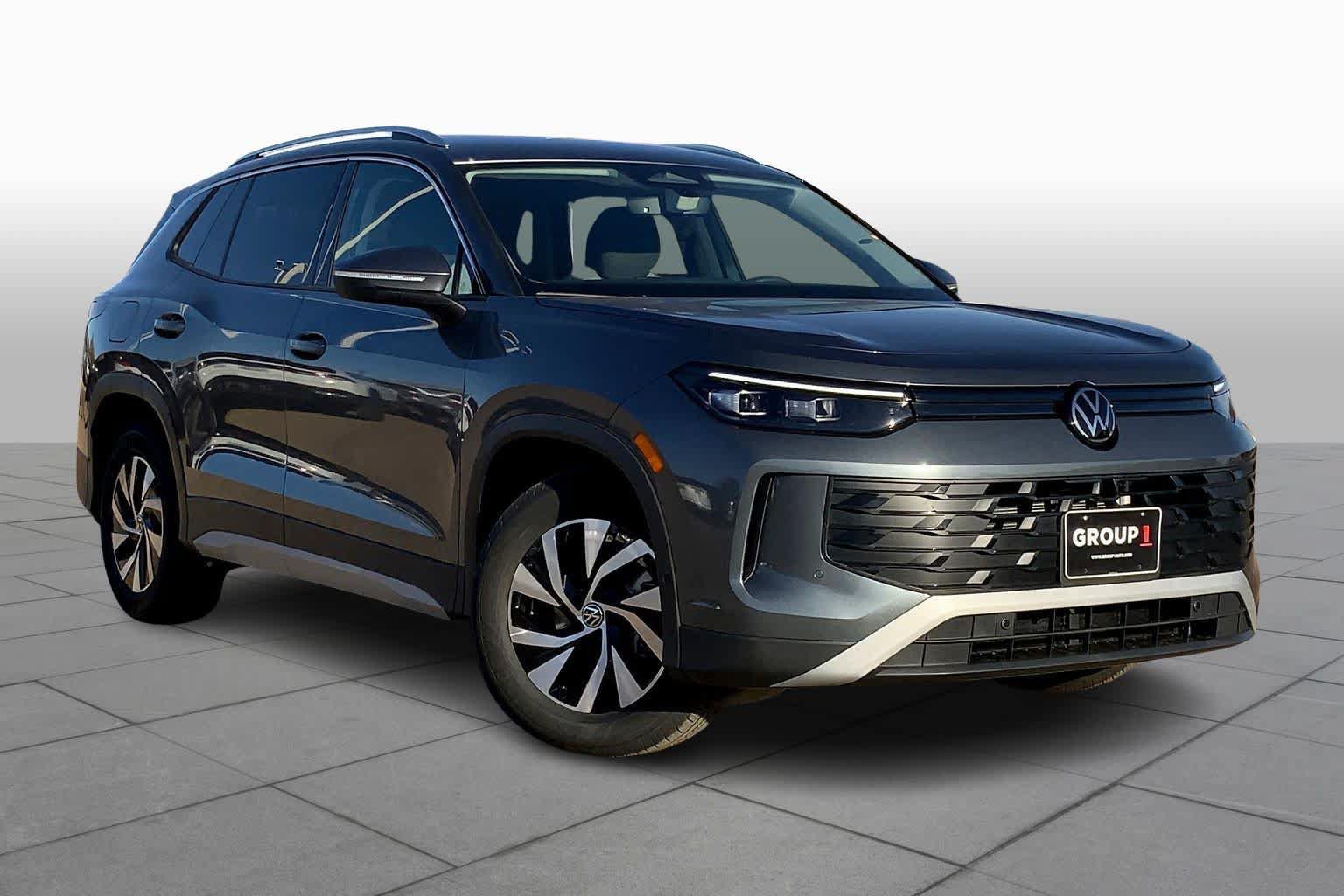 Used 2026 Volkswagen Tiguan S FWD image 2