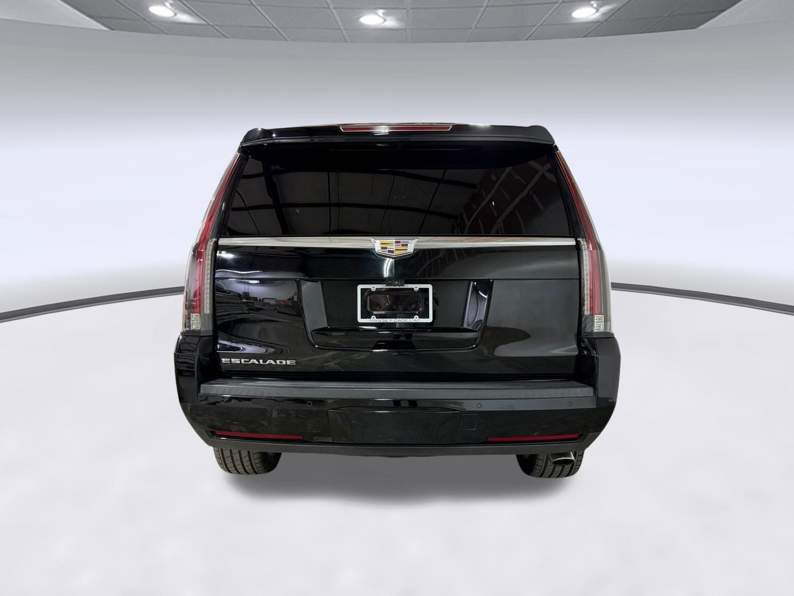 Used 2019 Cadillac Escalade Premium Luxury w/ LPO, Radiant Package AWD/4WD image 9