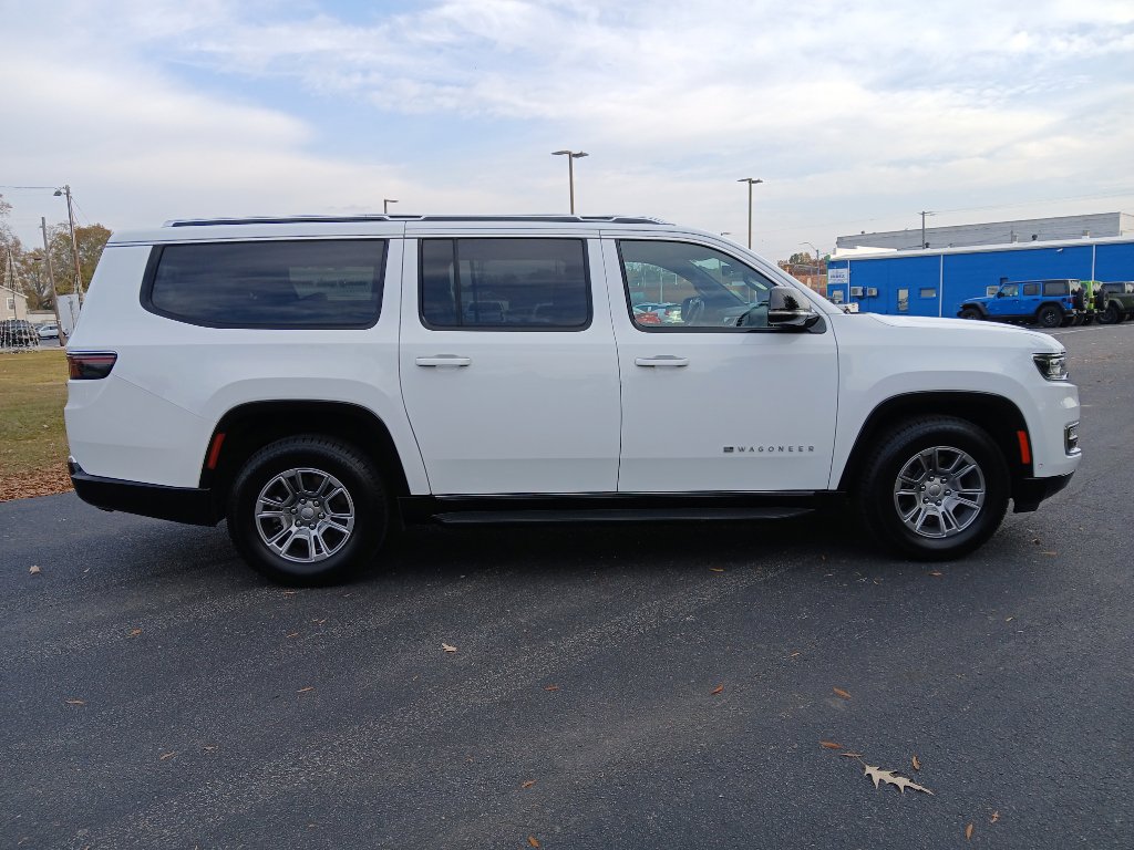 Used 2024 Jeep Wagoneer L Base image 2