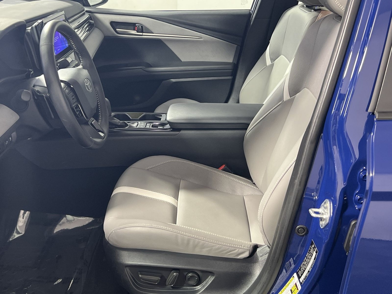 Used 2026 Toyota Camry SE w/ Convenience Package FWD image 13