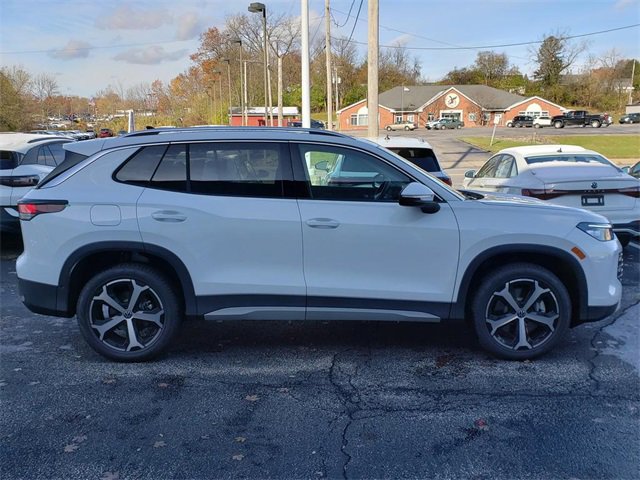 New 2025 Volkswagen Tiguan SE image 2