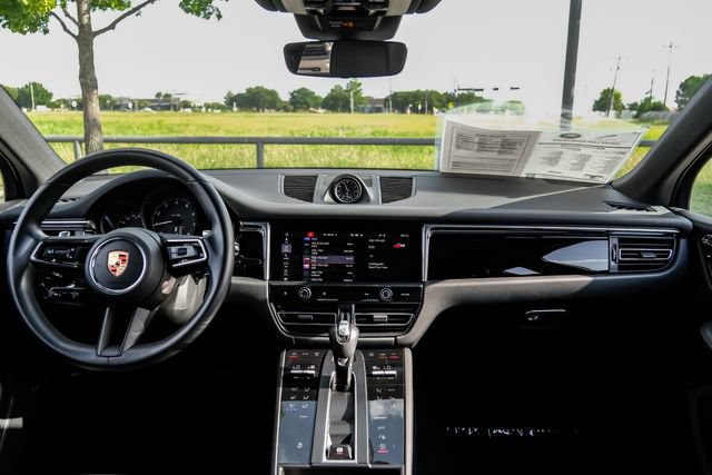 Used 2025 Porsche Macan AWD/4WD image 17