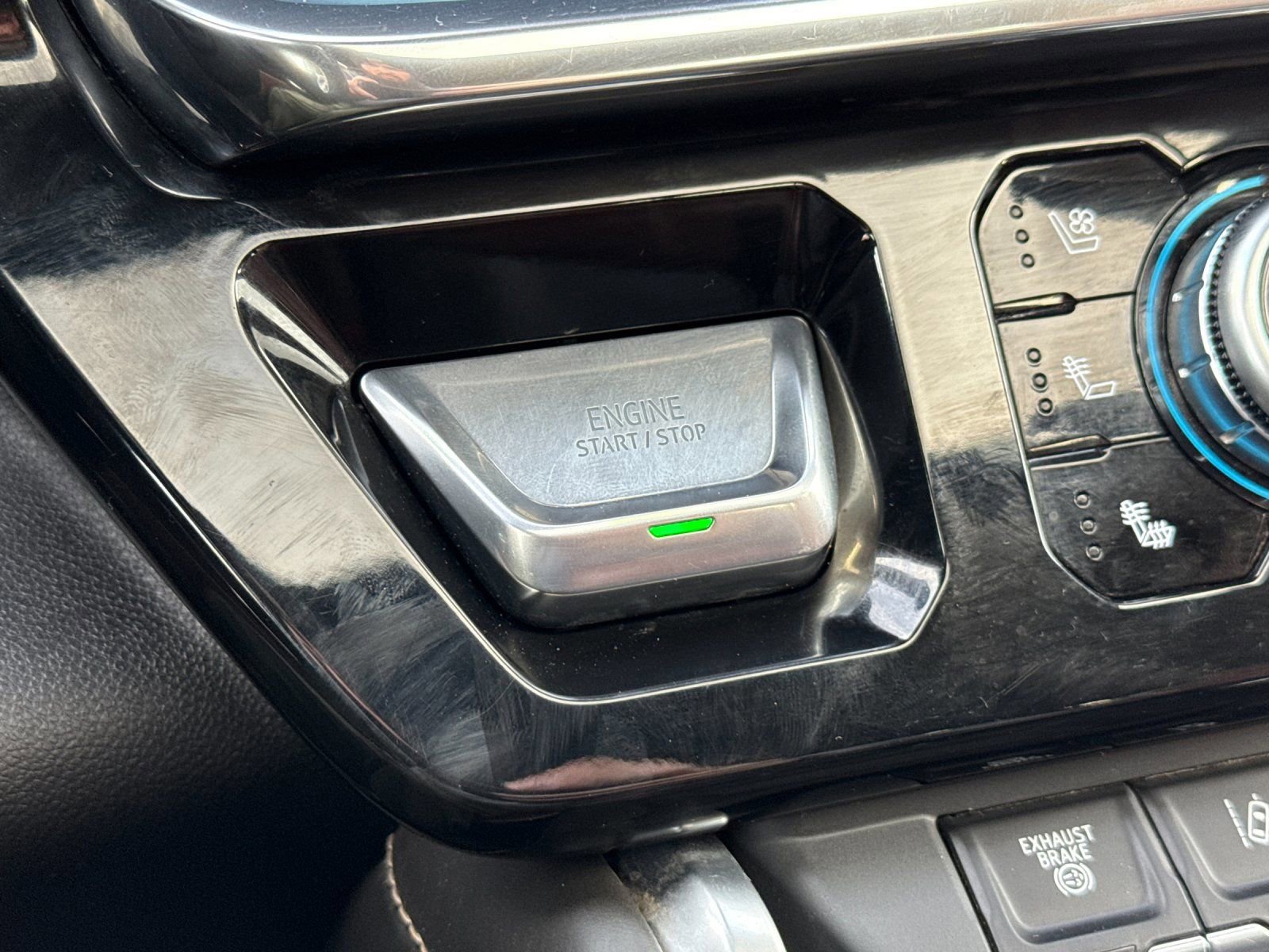 Used 2024 GMC Sierra 3500 Denali Ultimate image 24