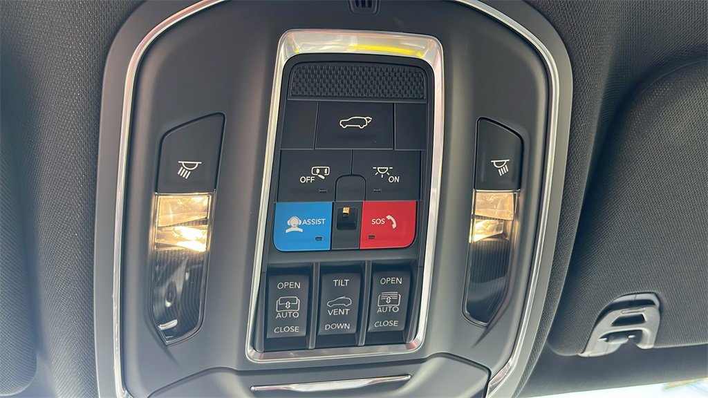 Used 2024 Jeep Wagoneer Series III w/ Premium Group I image 15