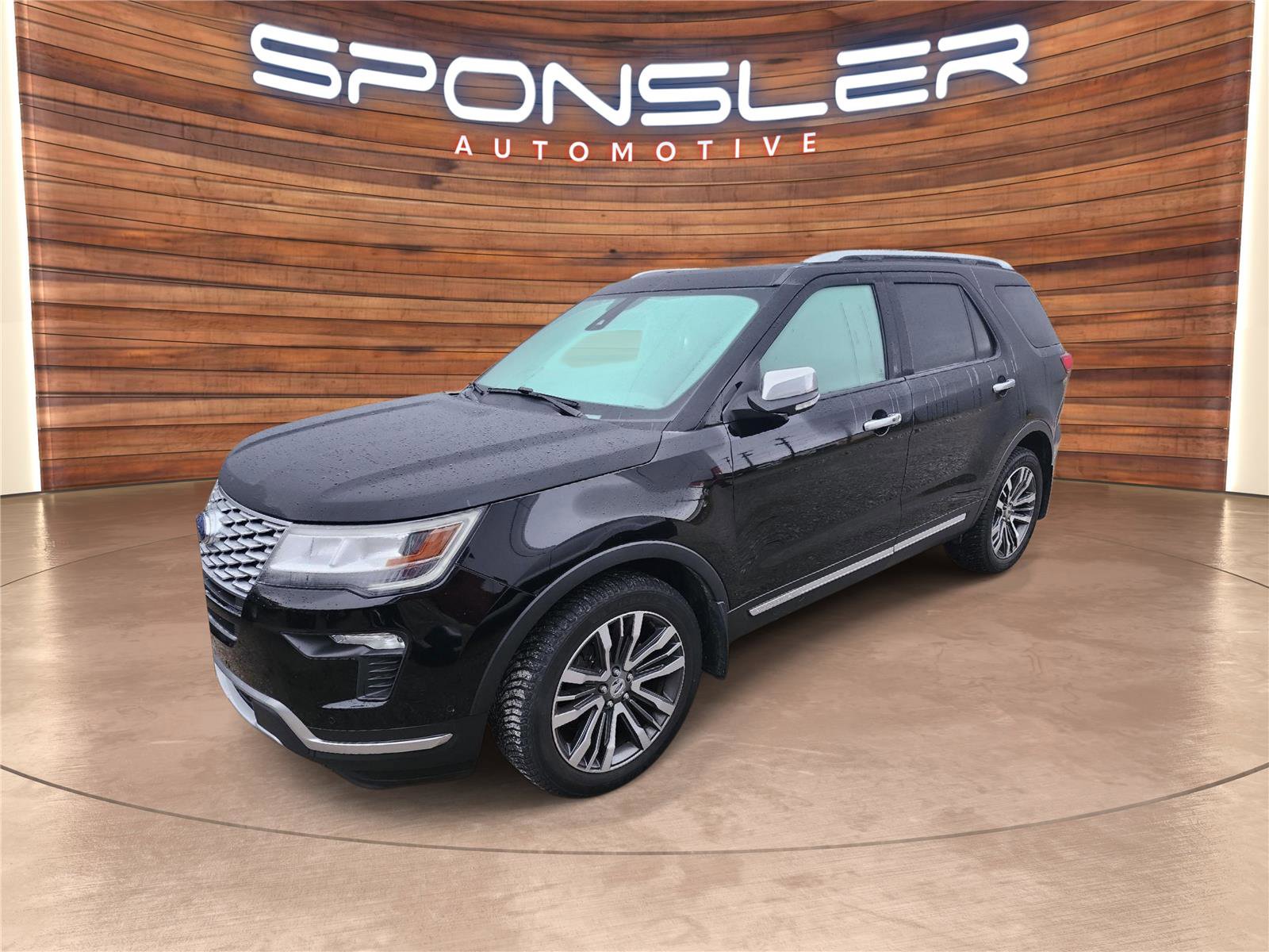 Used 2018 Ford Explorer Platinum image 2