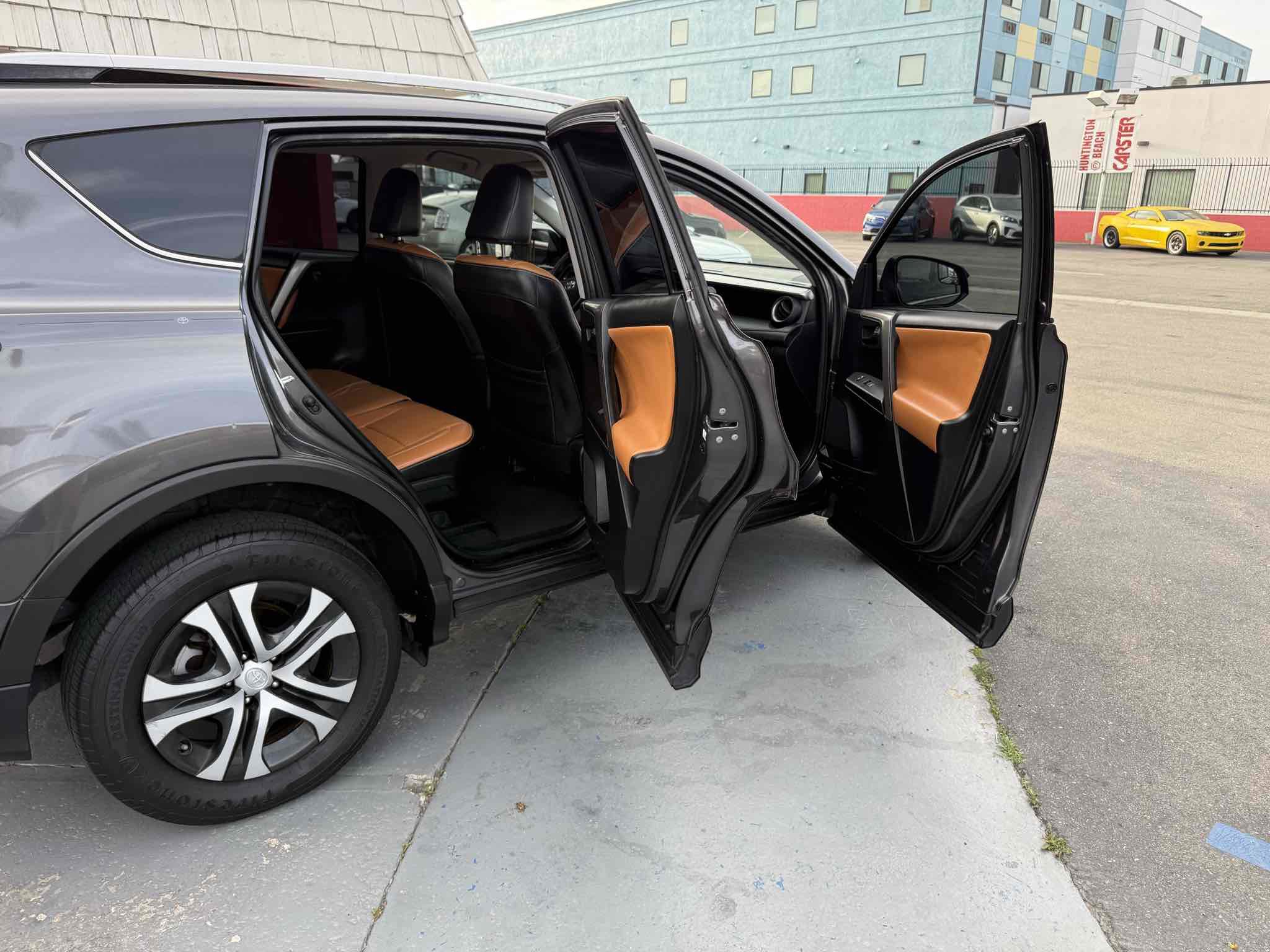 Used 2017 Toyota RAV4 LE image 31