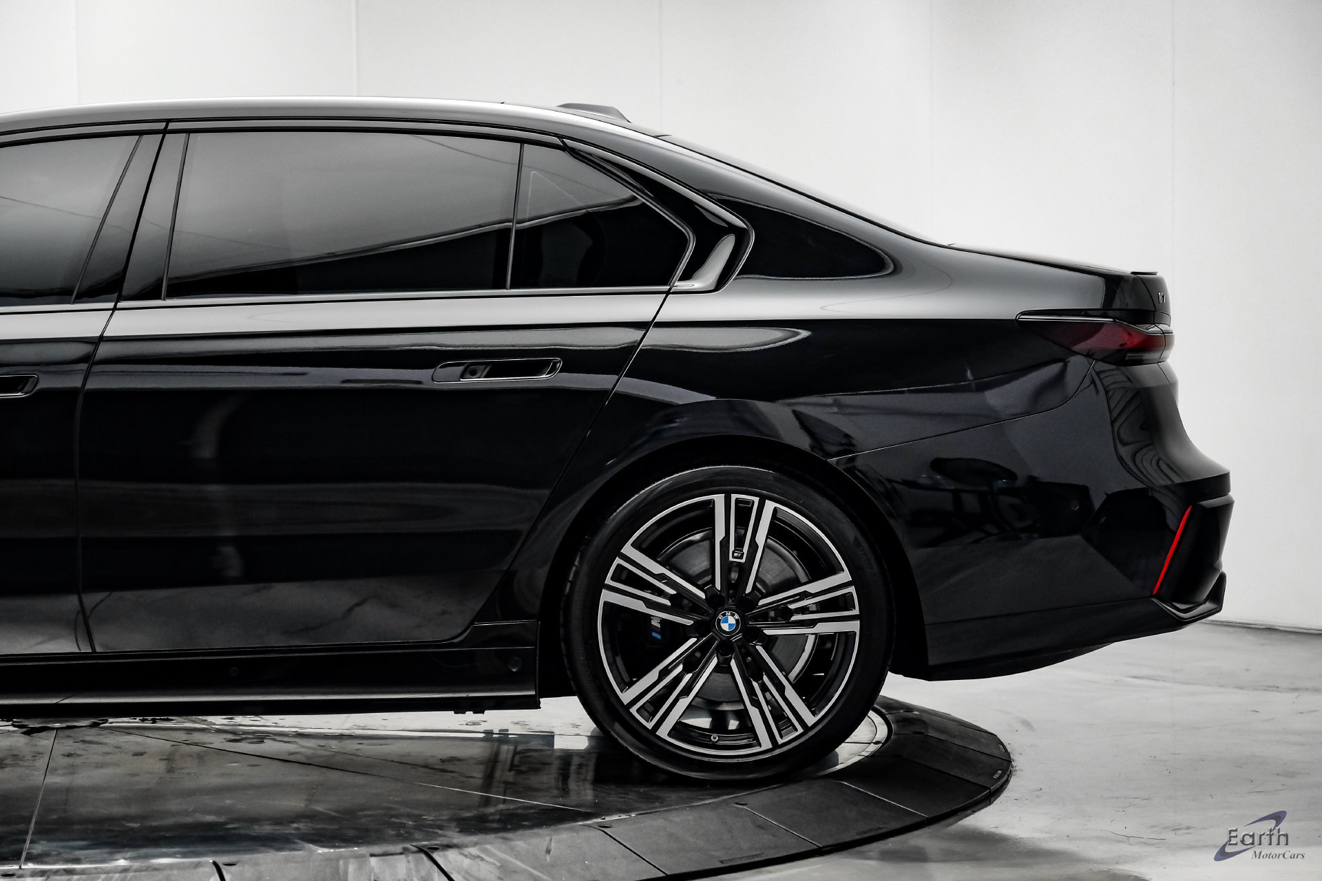 Used 2025 BMW i7 xDrive60 w/ Executive Package AWD/4WD image 9