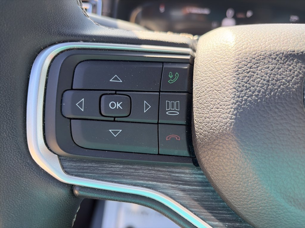 Used 2024 Jeep Wagoneer L Series II RWD image 9