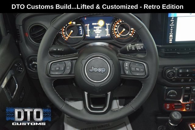 Used 2025 Jeep Wrangler Unlimited Rubicon w/ Convenience Group AWD/4WD image 40