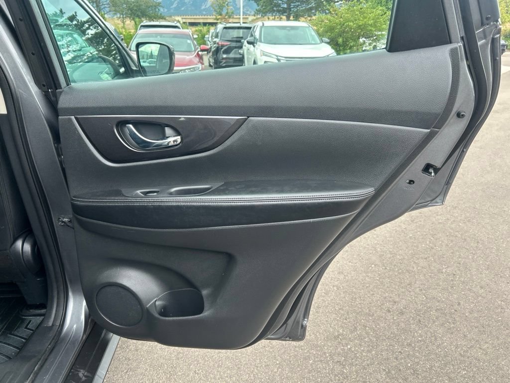 Used 2018 Nissan Rogue S AWD/4WD image 14