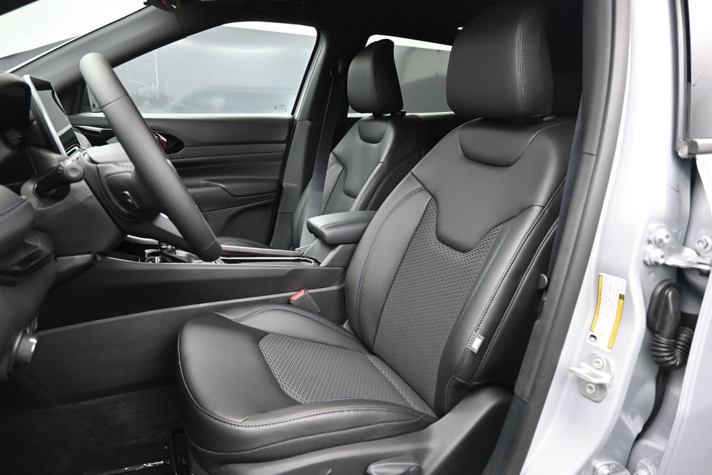 New 2026 Jeep Compass Latitude AWD/4WD image 2